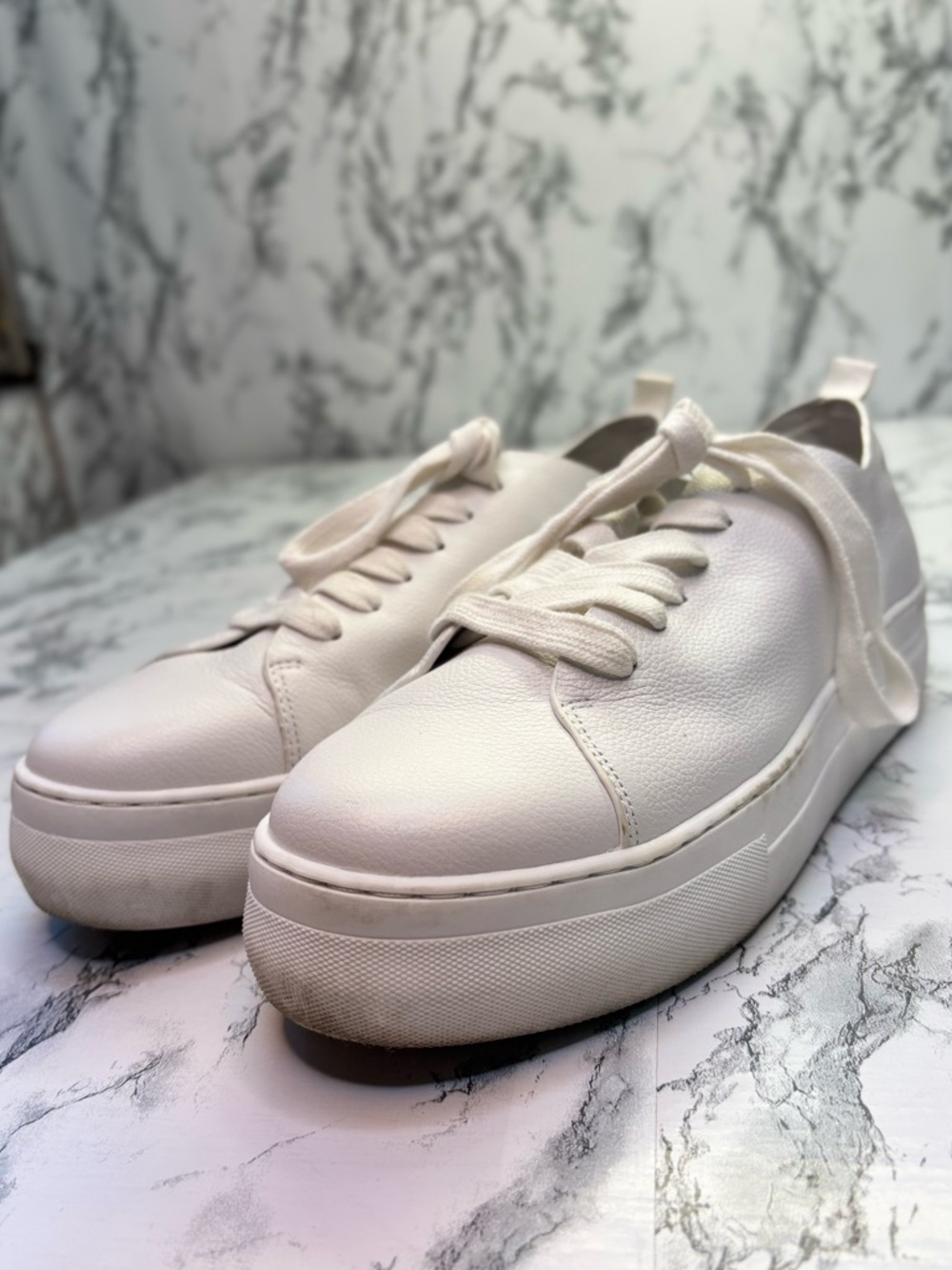 Deltan Women's White pebbled Leather Platform Lace-Up Sneakers Size 9